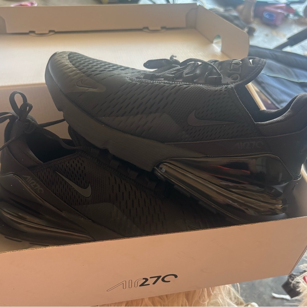 Nike Black Air Max 270 Sneakers Sleek Design